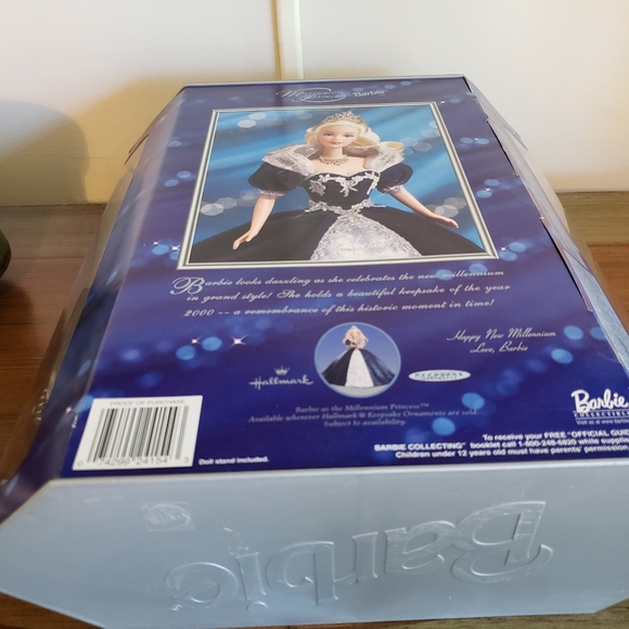 2000 Millennium Barbie - Picture 16 of 16